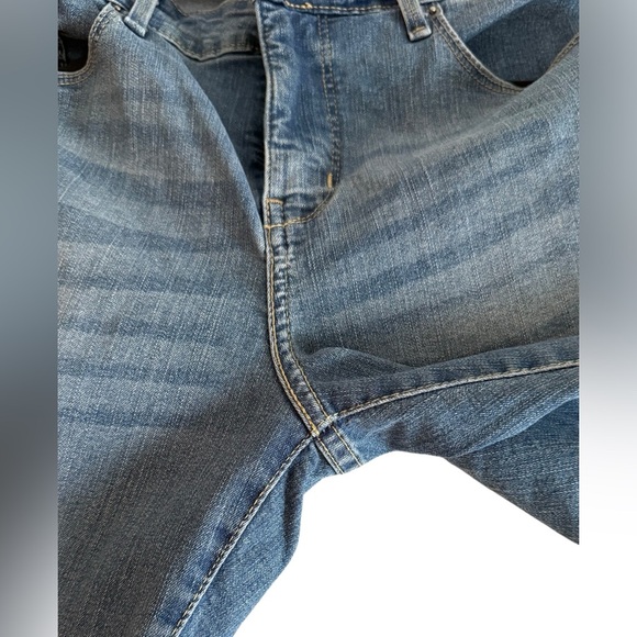 Levi Strauss and Co Signature Gold WaterLess Jeans - Picture 5 of 11